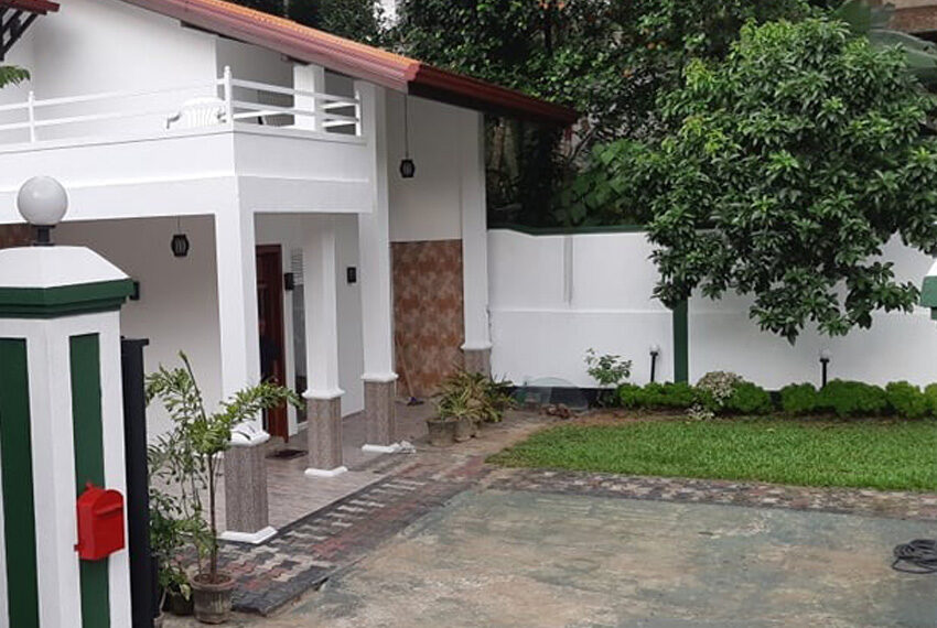 2-Stroied-House-for-Sale-in-Gampaha-10113-01