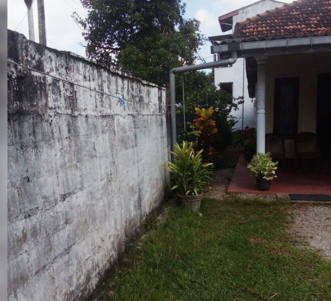 House-with-land-for-sale-in-Boralasgamuwa-10267-03