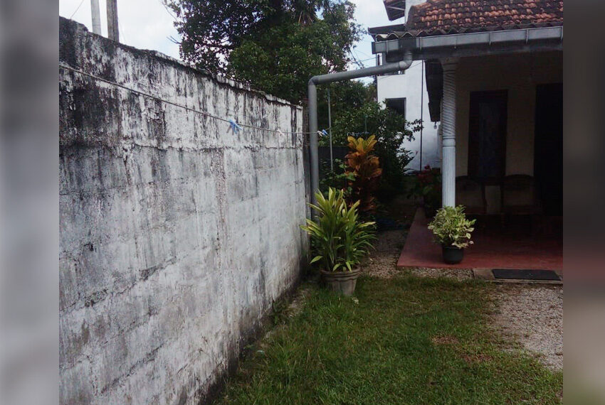 House-with-land-for-sale-in-Boralasgamuwa-10267-03