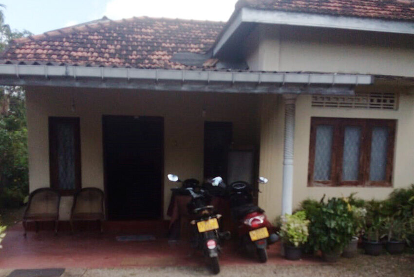 House-with-land-for-sale-in-Boralasgamuwa-10267-05