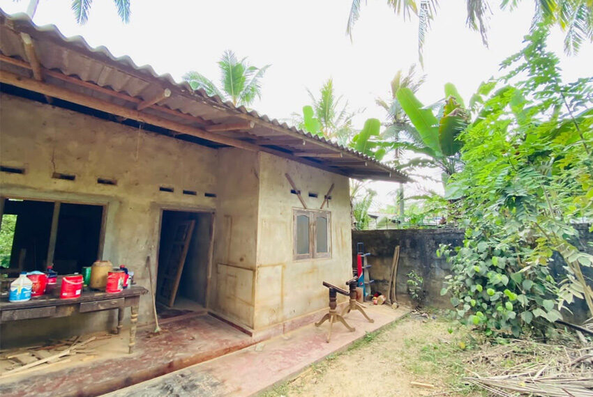 Land-with-3-house-for-sale-in-Ambalangoda-10341-01