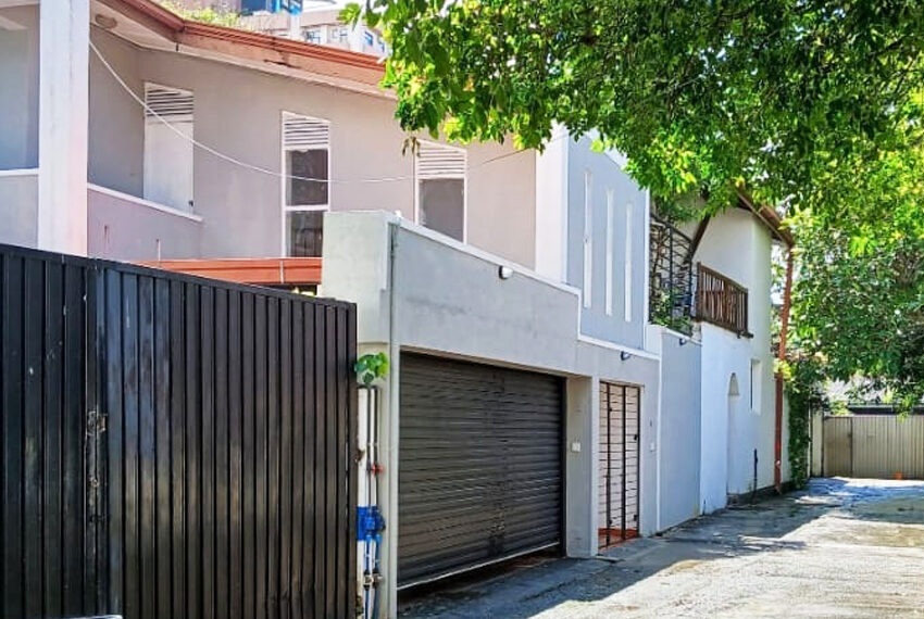 Two-Story-House-for-Sale-in-Colombo-04-10679-05