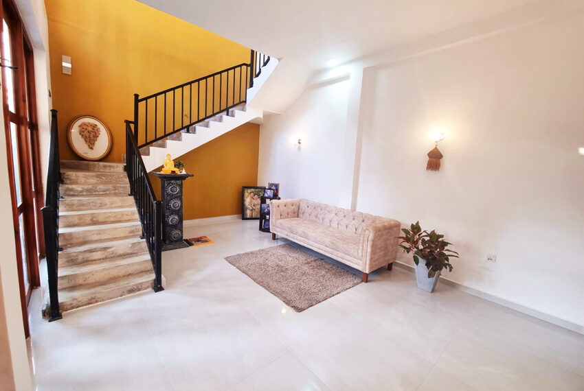 Two-Story-House-for-Sale-in-Kiribathgoda-10683-02