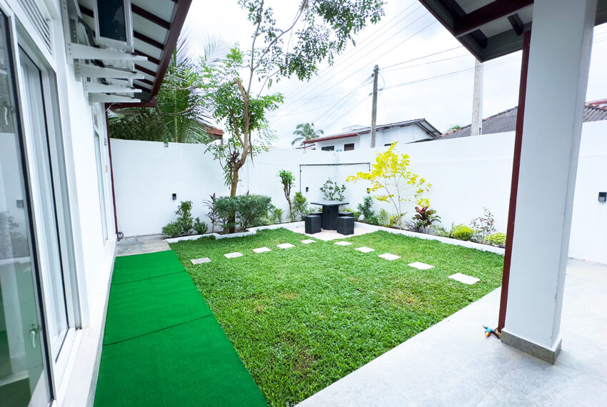 Fully-Furnished-Two-Story-House-for-Rent-in-Thalawathugoda-10720-02