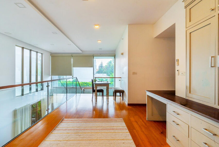 Duplex-Semi-Furnished-Apartment-for-Sale-in-Colombo-07-10751-03