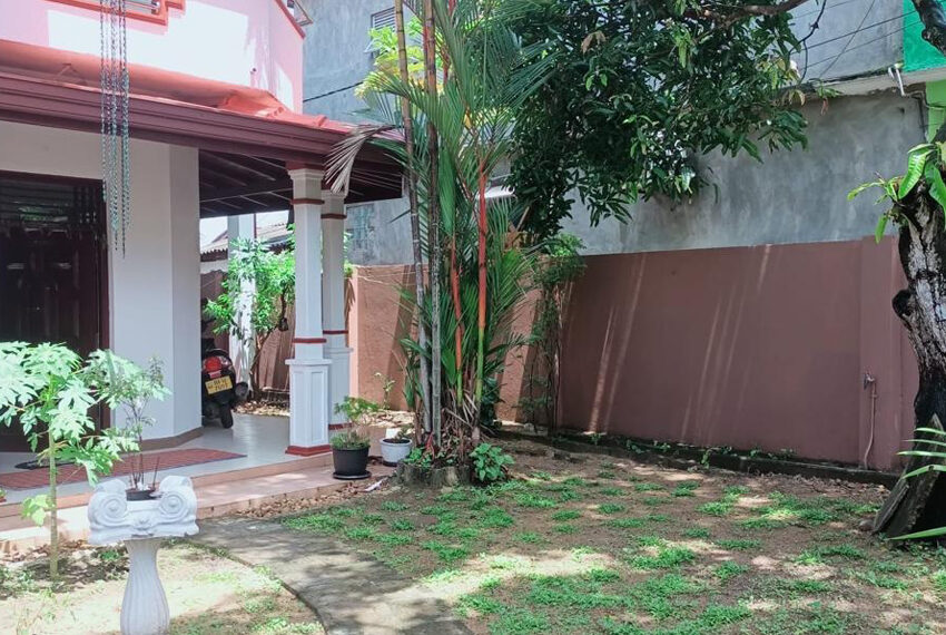 House-for-sale-in-Hunupitiya-10761-01