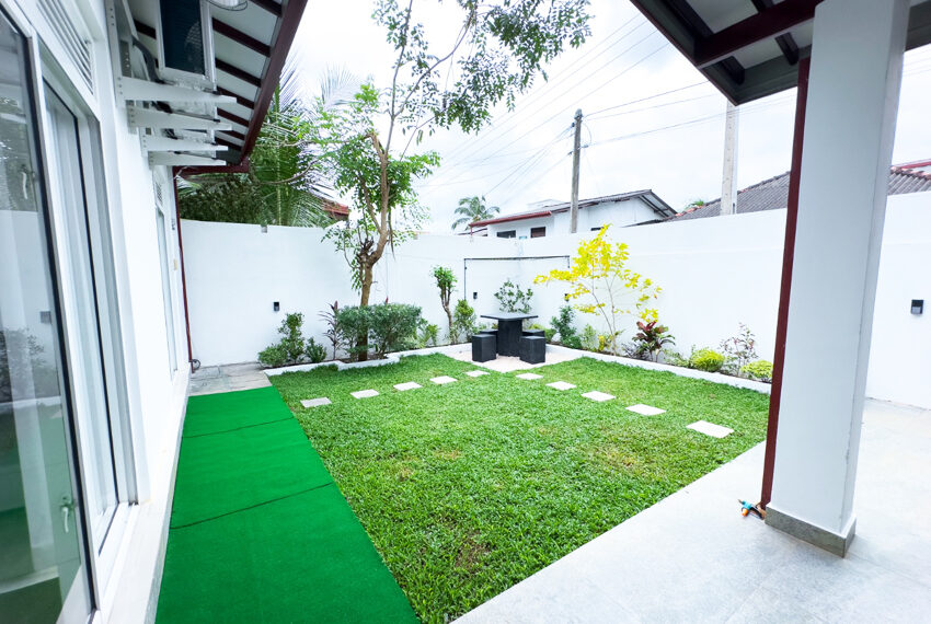 Furnished-Luxury-House-for-Sale-in-Thalawathugoda-10772-02