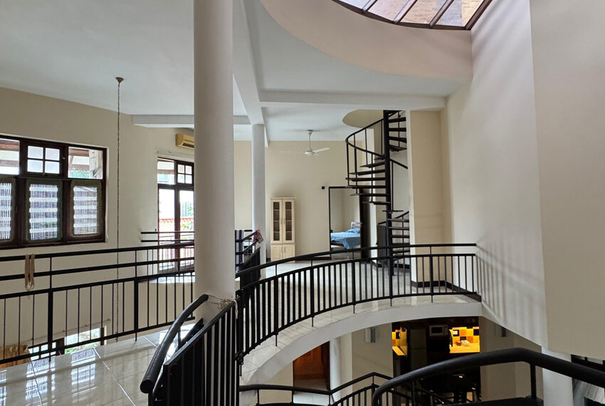 Three-Story-House-sale-in-Rosemeald-10773-01