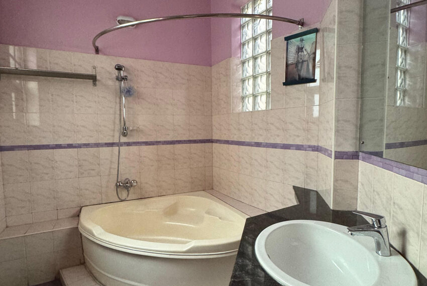 Three-Story-House-sale-in-Rosemeald-10773-02