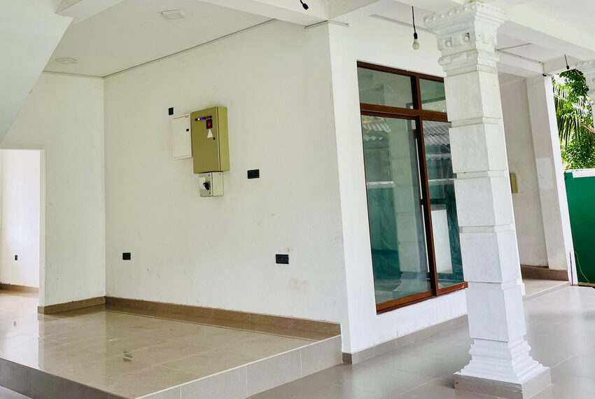 House-for-Sale--in-Katunayaka-10833-06