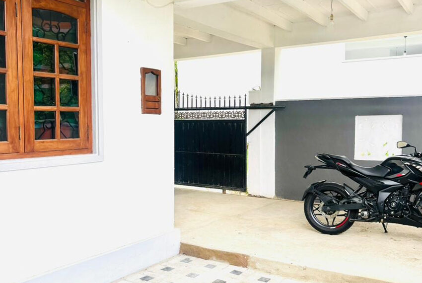 House-for-sale-in-Kaduwela-10854-02
