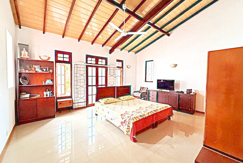 Luxury-Two-Story-House-for-Sale-in-Kohuwala-10932-07