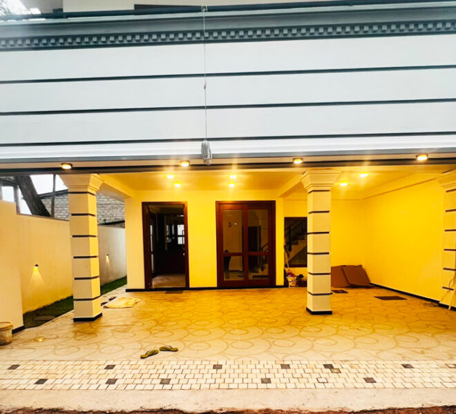 Luxury-Three-Story-House-for-Sale-in-Piliyandala-10974-04