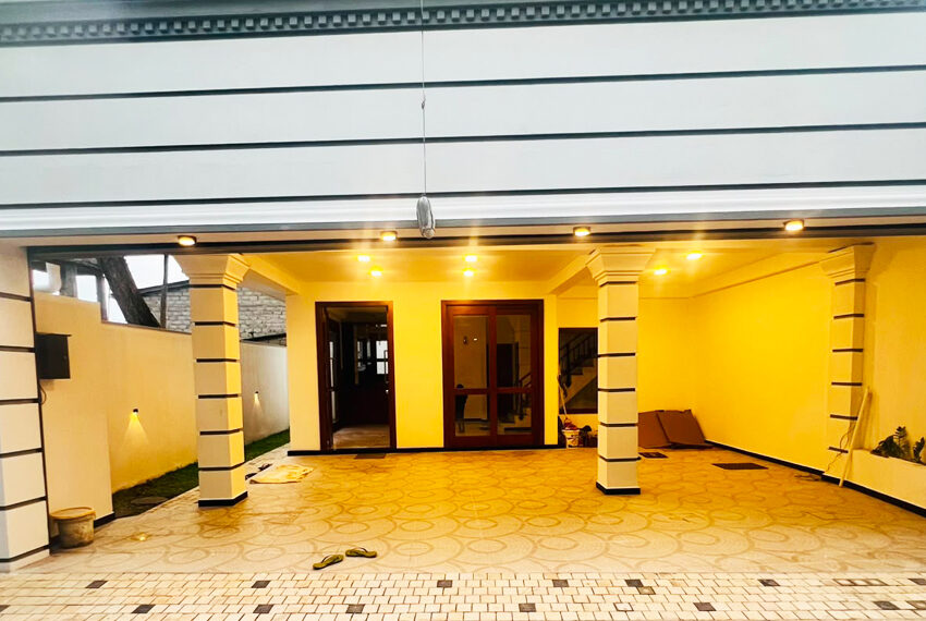 Luxury-Three-Story-House-for-Sale-in-Piliyandala-10974-04