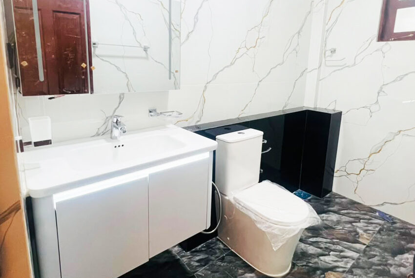 Luxury-Three-Story-House-for-Sale-in-Piliyandala-10974-05