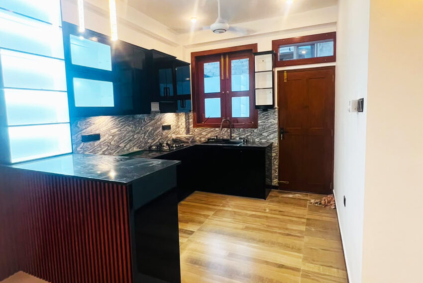 Luxury-Three-Story-House-for-Sale-in-Piliyandala-10974-06